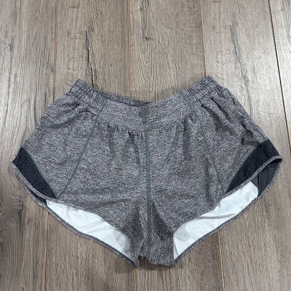 Lululemon Hotty Hot Low Rise Short 2.5” - Picture 1 of 4